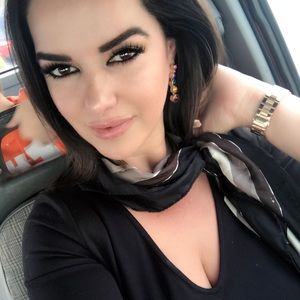 Meet your Posher, Iris